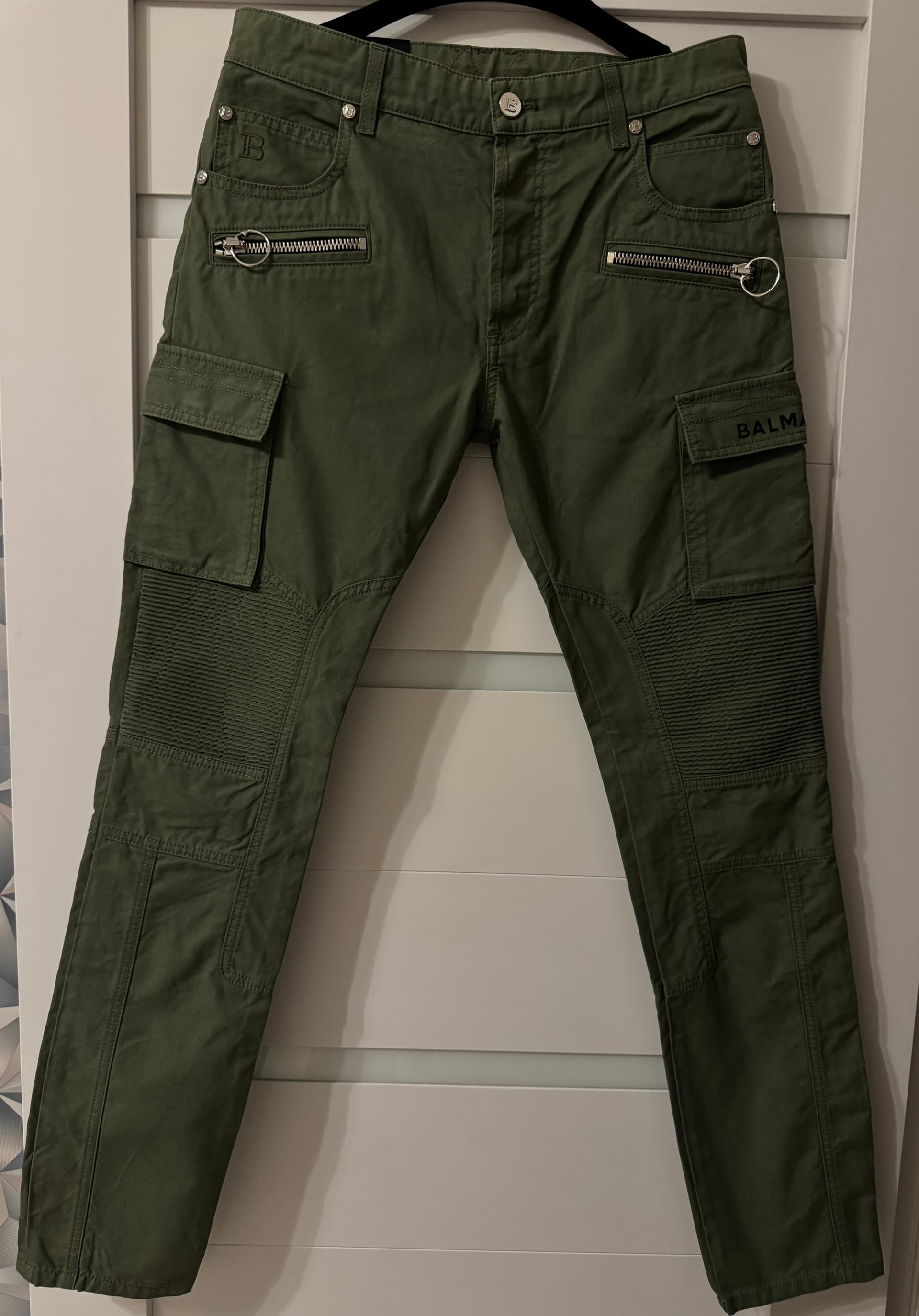 Balmain, Брюки и шорты, Зелёные карго-брюки мужские Balmain, размер 30, фото 2